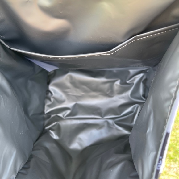 BETSEY JOHNSON Insulated Lunch Tote Checkered Design - Picture 10 of 13